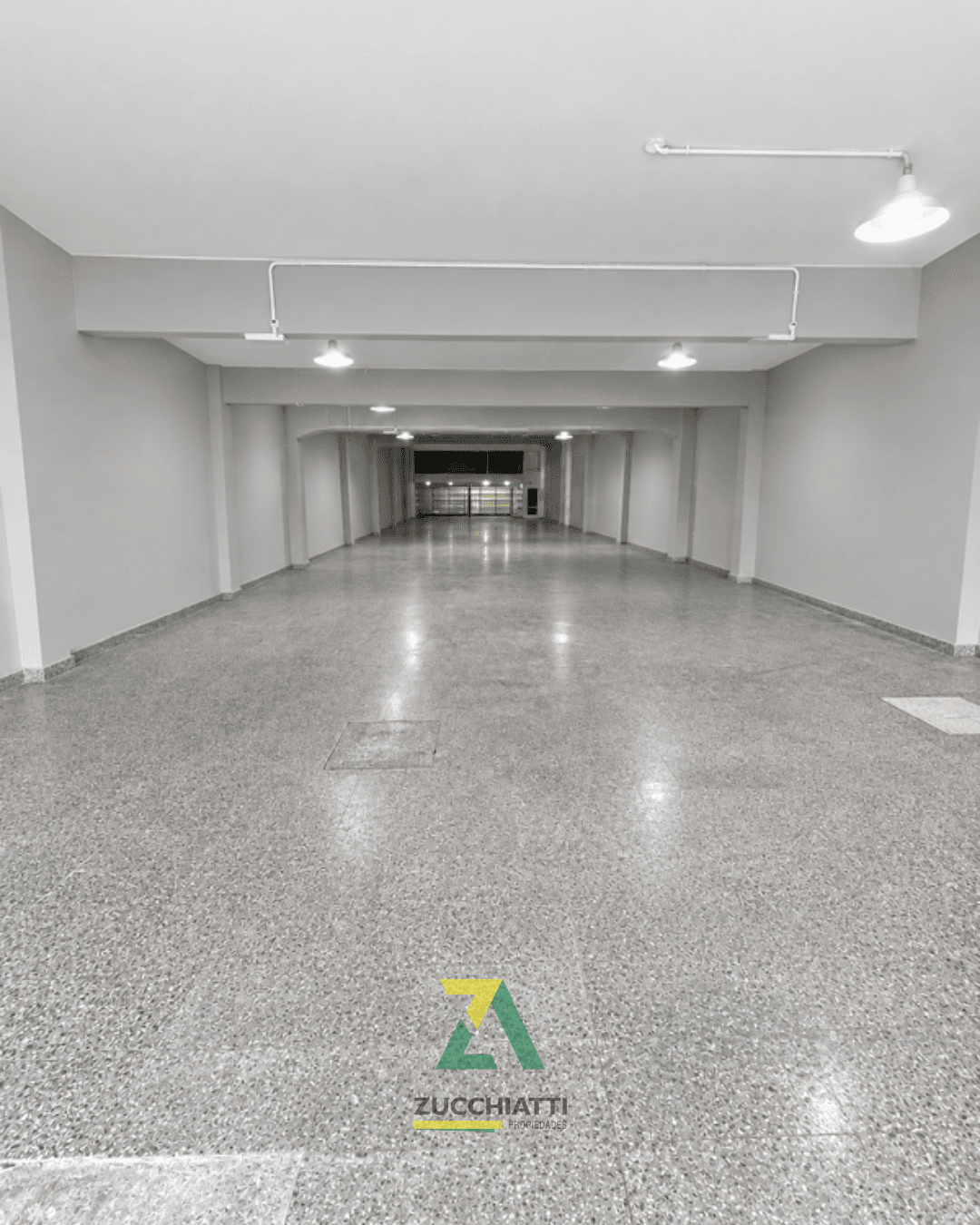 Alquiler salón comercial sobre avenida - 2