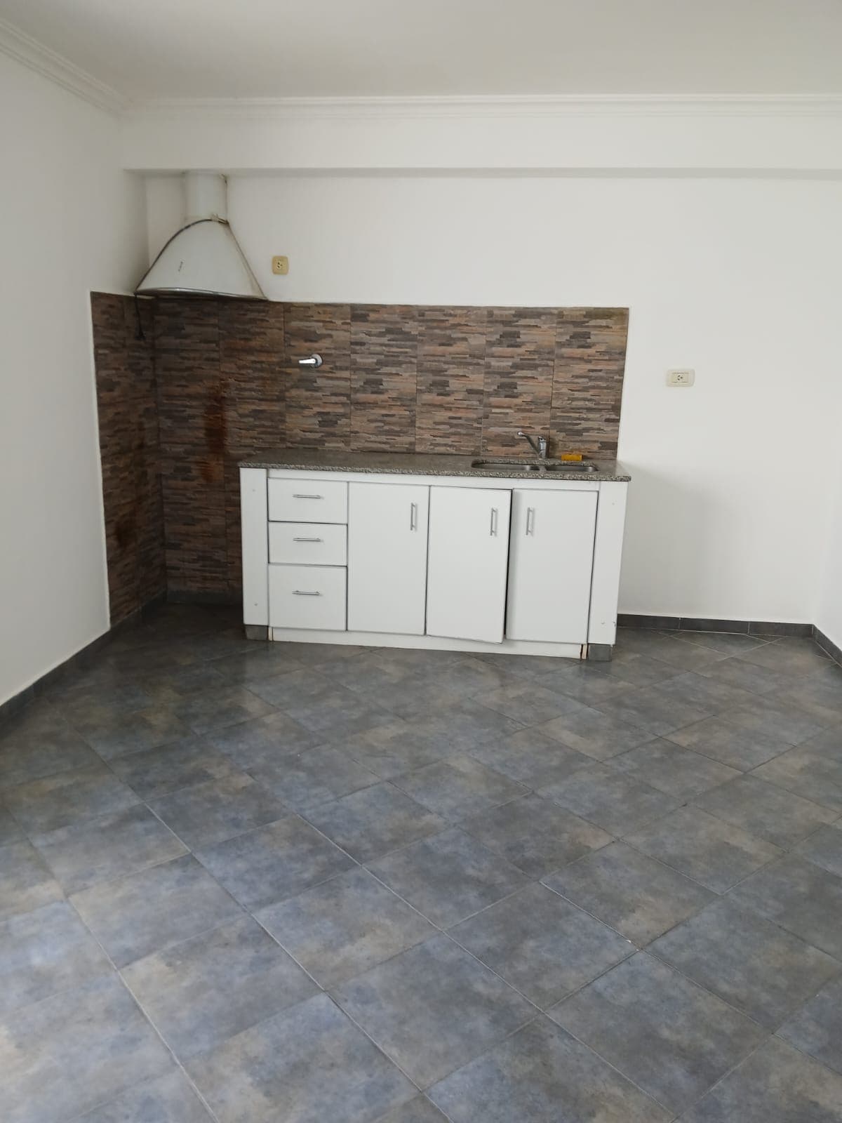 Alquiler duplex tres dormitorios en Mariano Moreno - 2