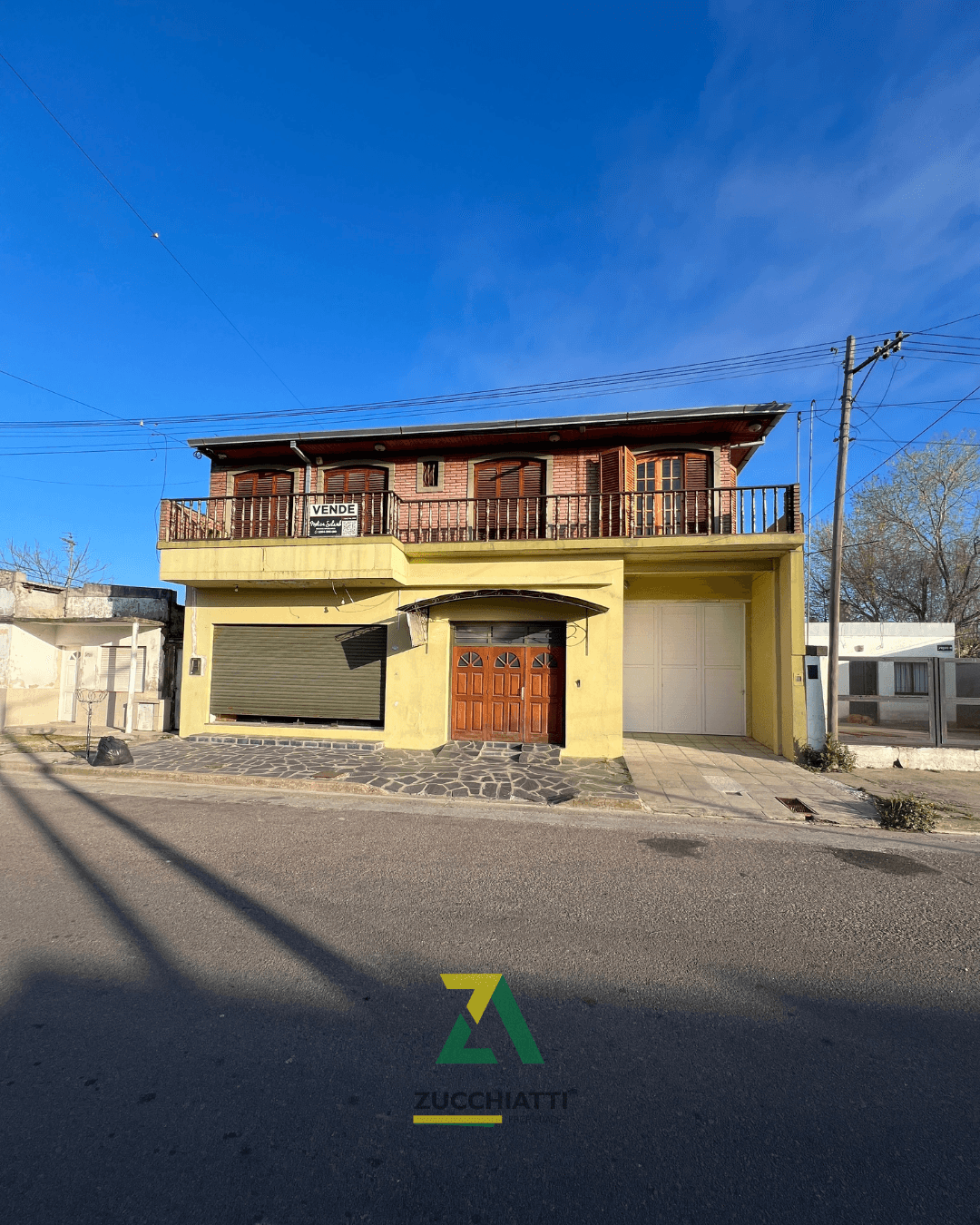 Venta casa 4 dormitorios + local