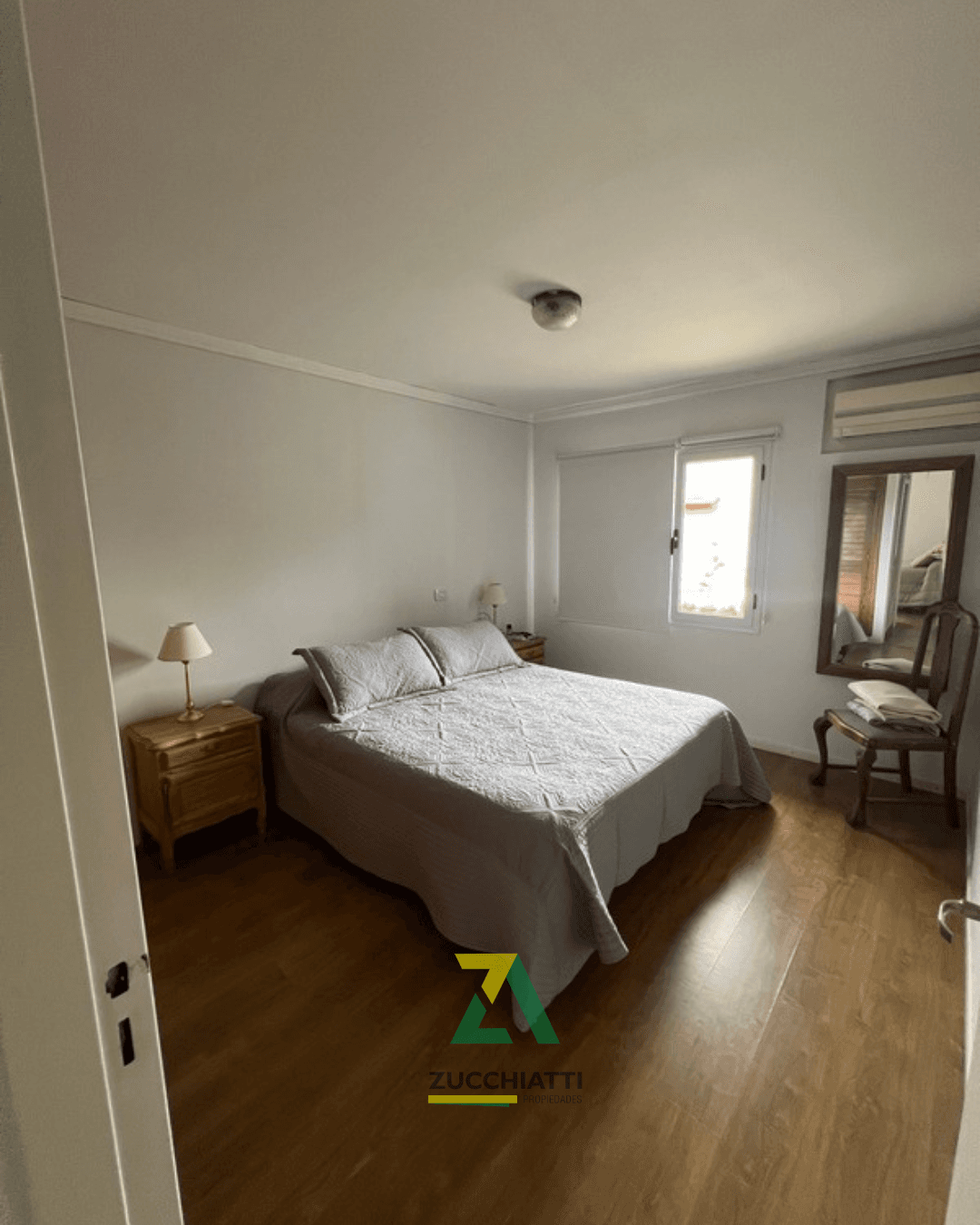 Excelente casa con mejoras en barrio ceco - 11