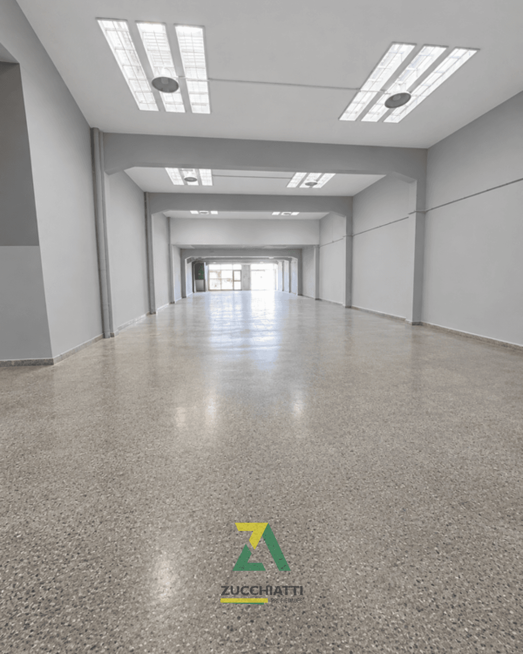 Alquiler salón comercial sobre avenida - 3