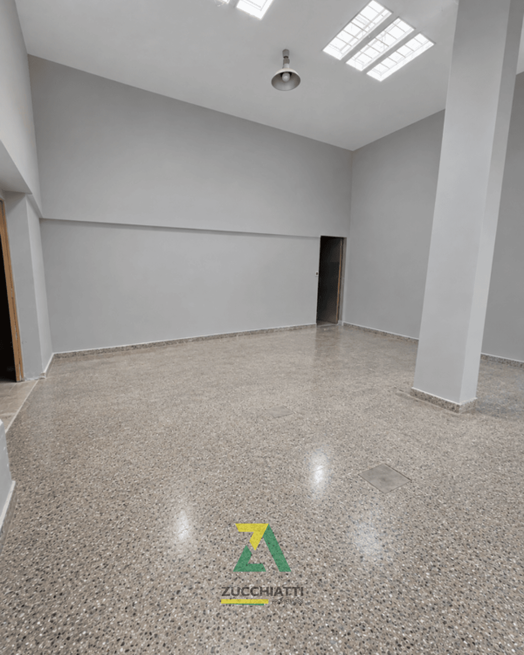 Alquiler salón comercial sobre avenida - 6