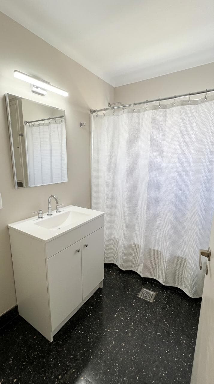 Venta piso de dos dormitorios en microcentro - 8