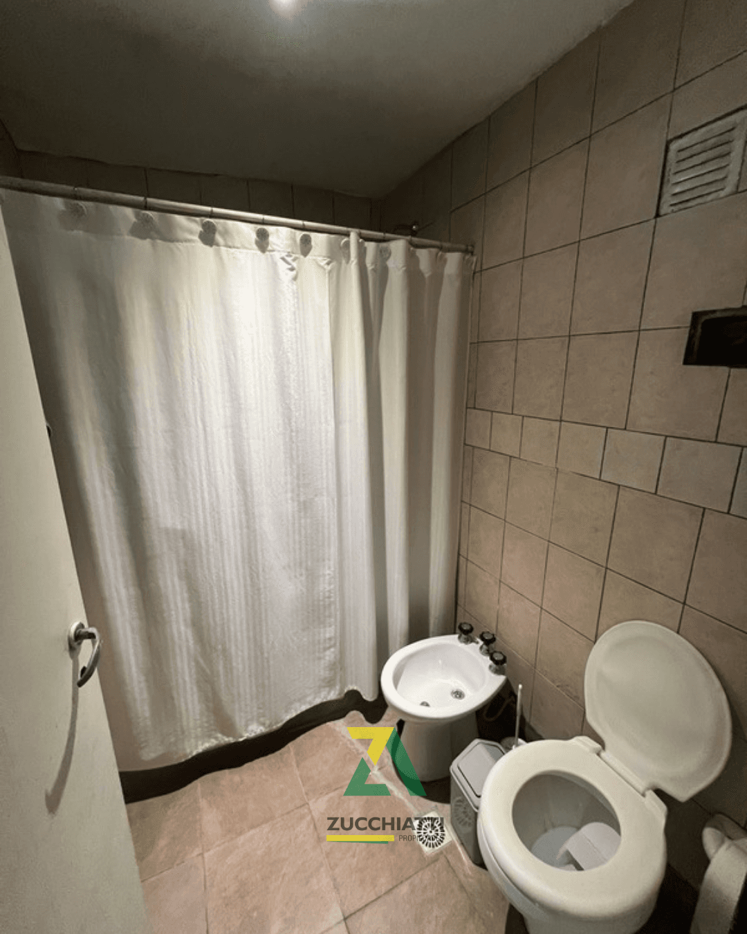 Excelente casa con mejoras en barrio ceco - 19