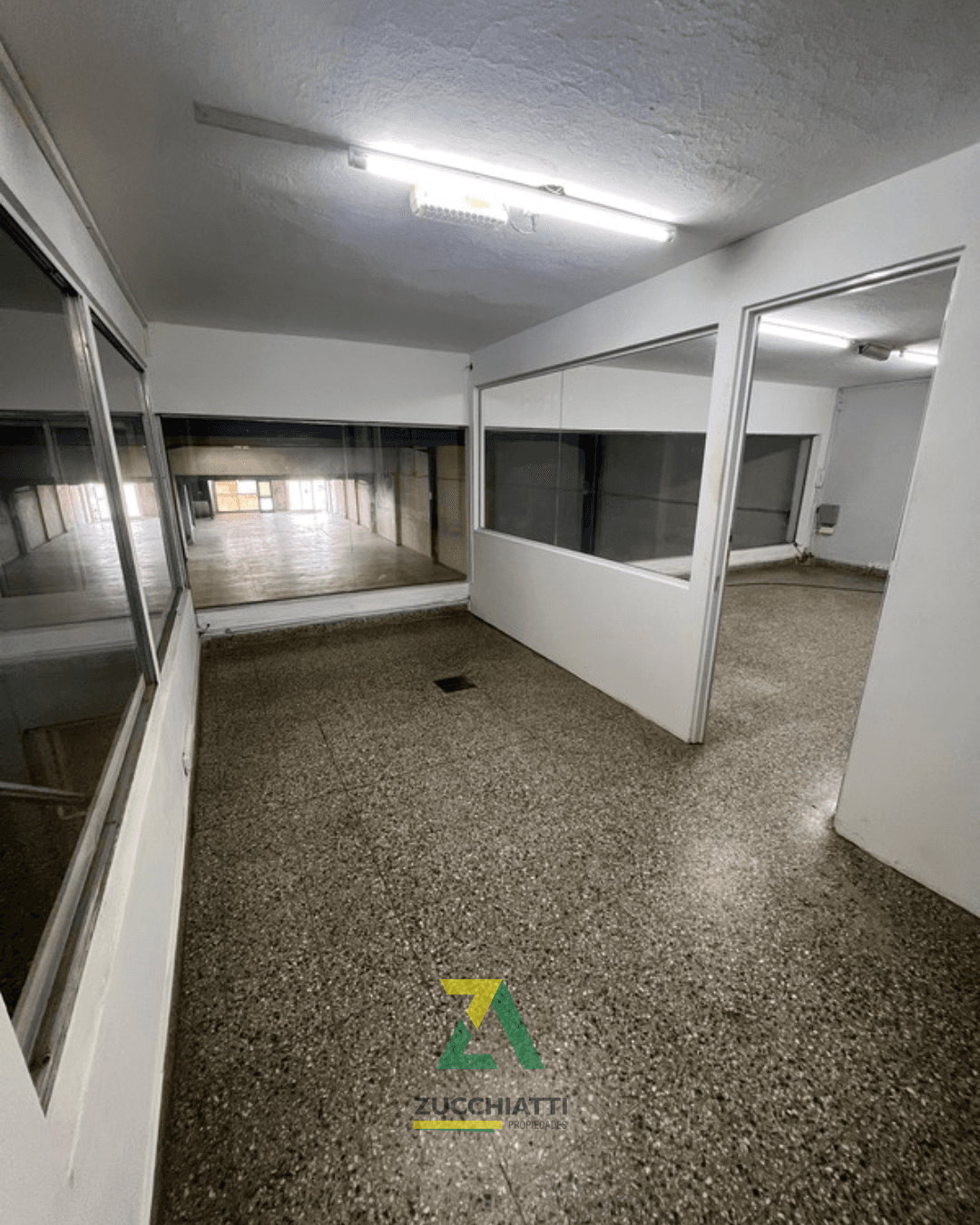 Alquiler salón comercial sobre avenida - 7