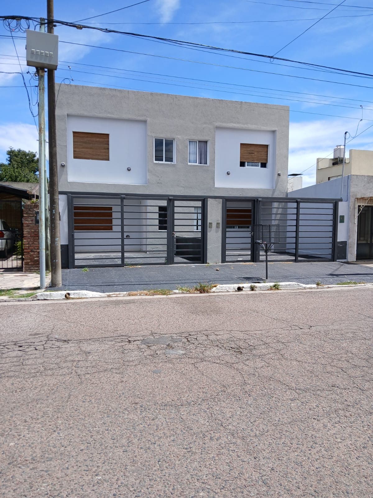 Alquiler duplex tres dormitorios en Mariano Moreno