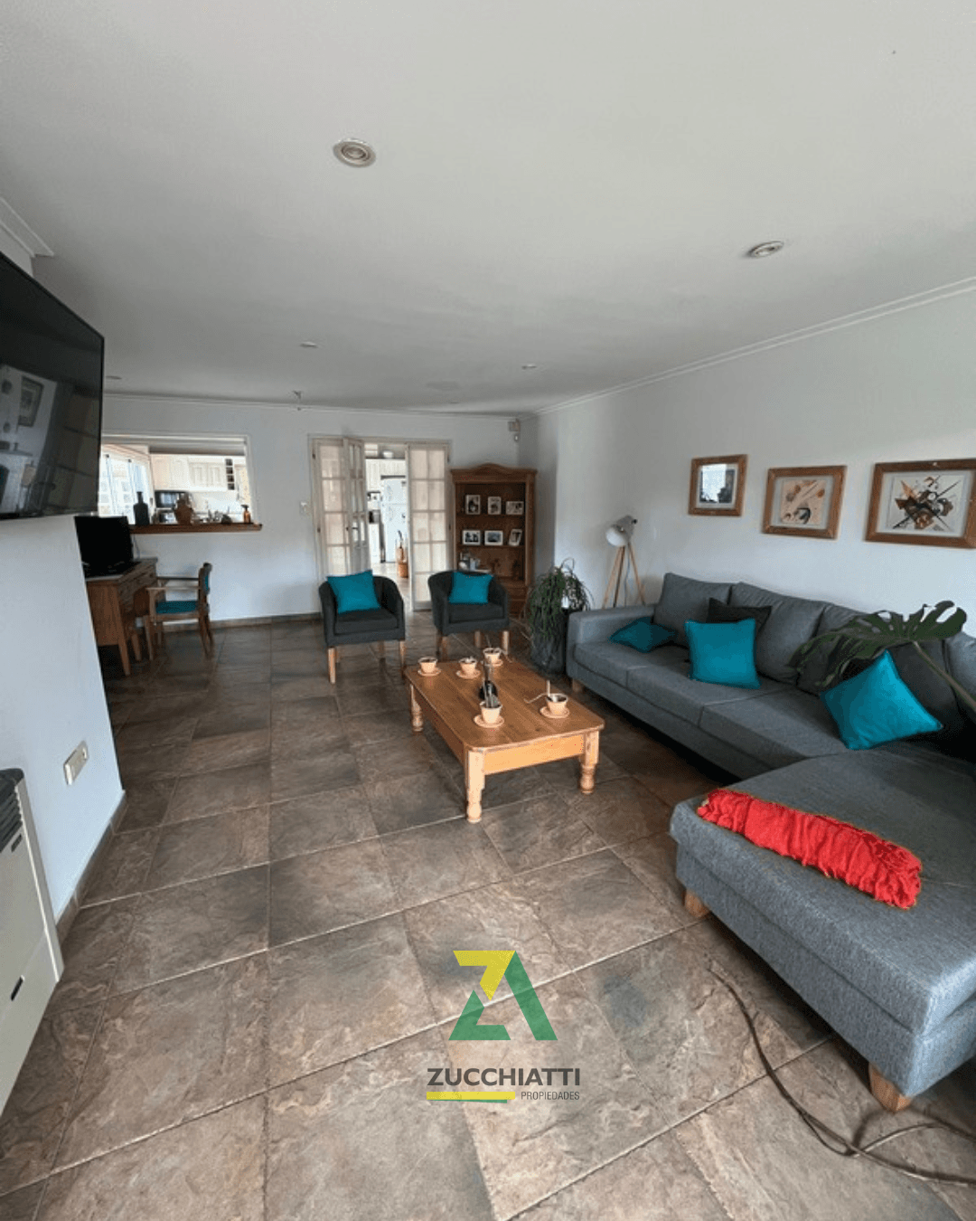 Excelente casa con mejoras en barrio ceco - 2