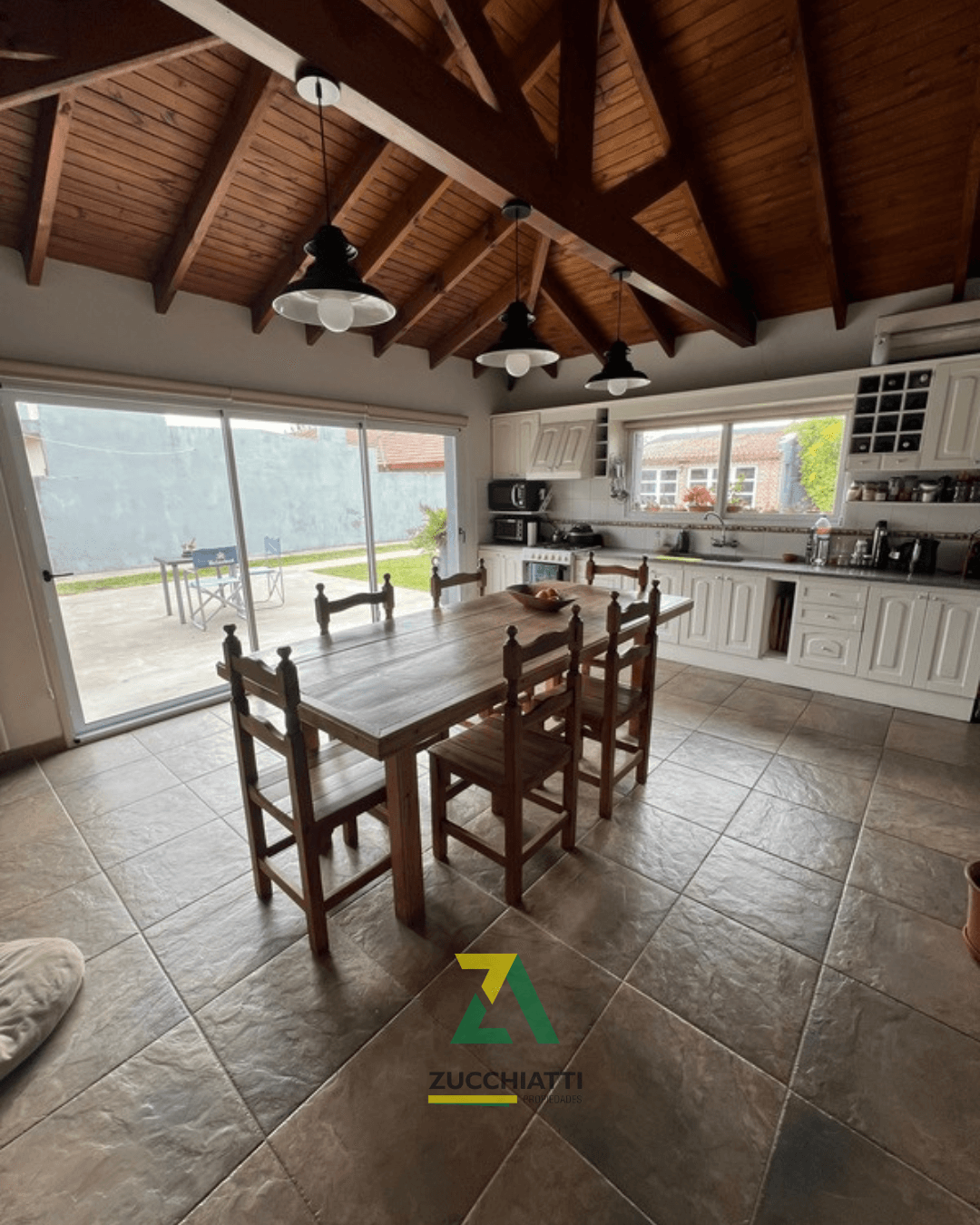 Excelente casa con mejoras en barrio ceco - 6