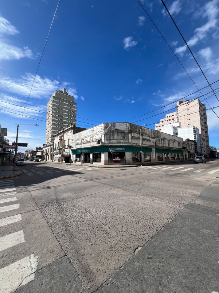 Venta destacada esquina comercial