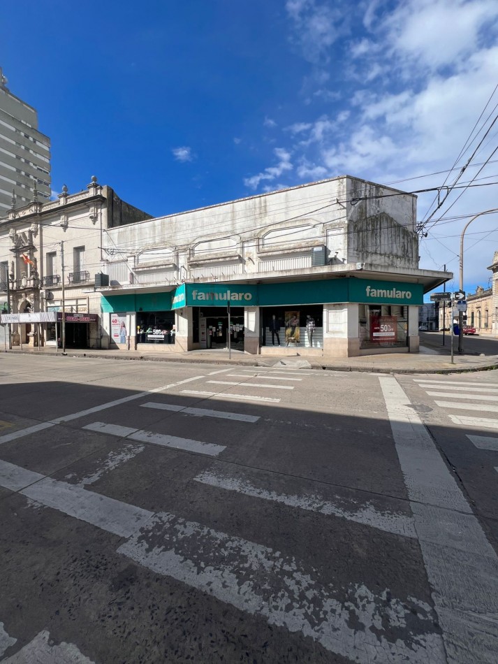 Venta destacada esquina comercial