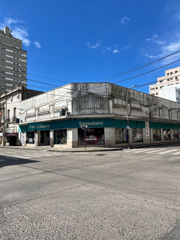 Venta destacada esquina comercial